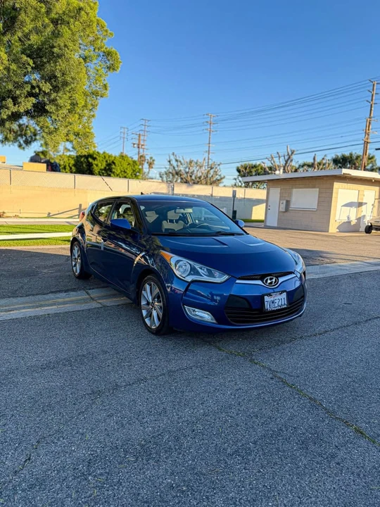 2017 Hyundai Veloster - Image 2 of 5