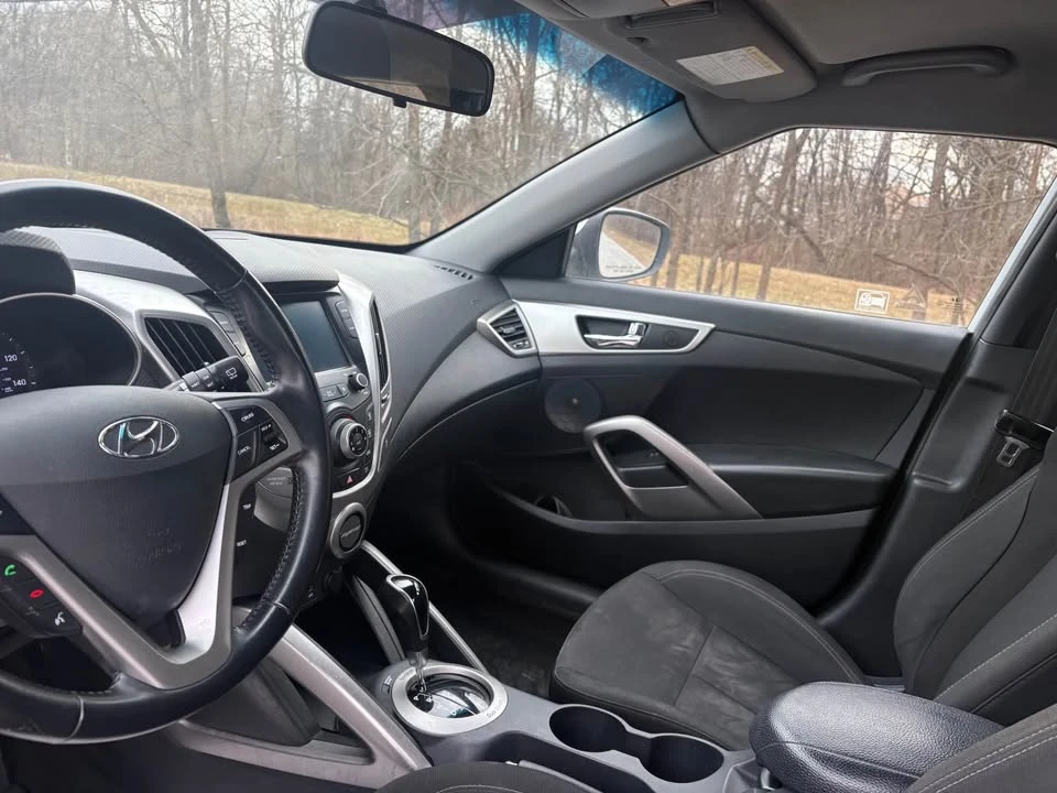 2017 Hyundai Veloster - Image 8 of 11