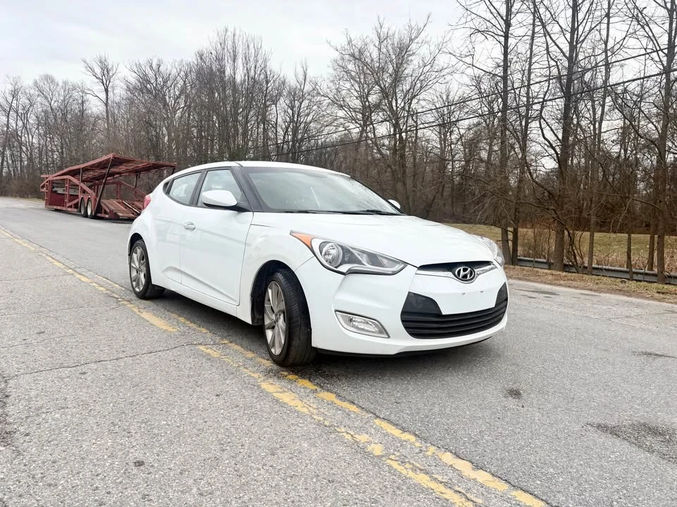 2017 Hyundai Veloster - Image 2 of 11
