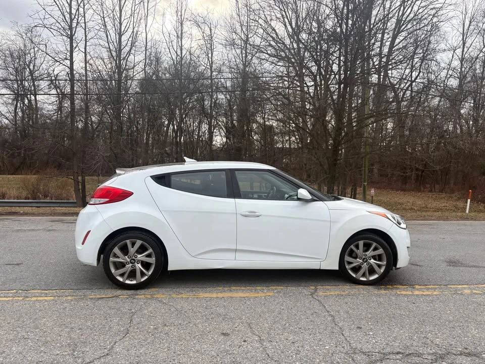 2017 Hyundai Veloster - Image 4 of 11