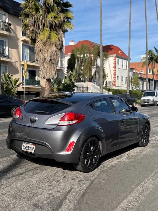 2017 Hyundai Veloster - Image 8 of 12