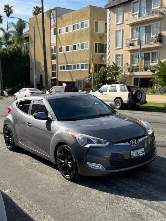 2017 Hyundai Veloster - Image 9 of 12