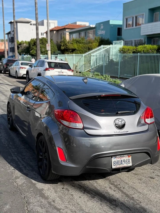 2017 Hyundai Veloster - Image 4 of 12