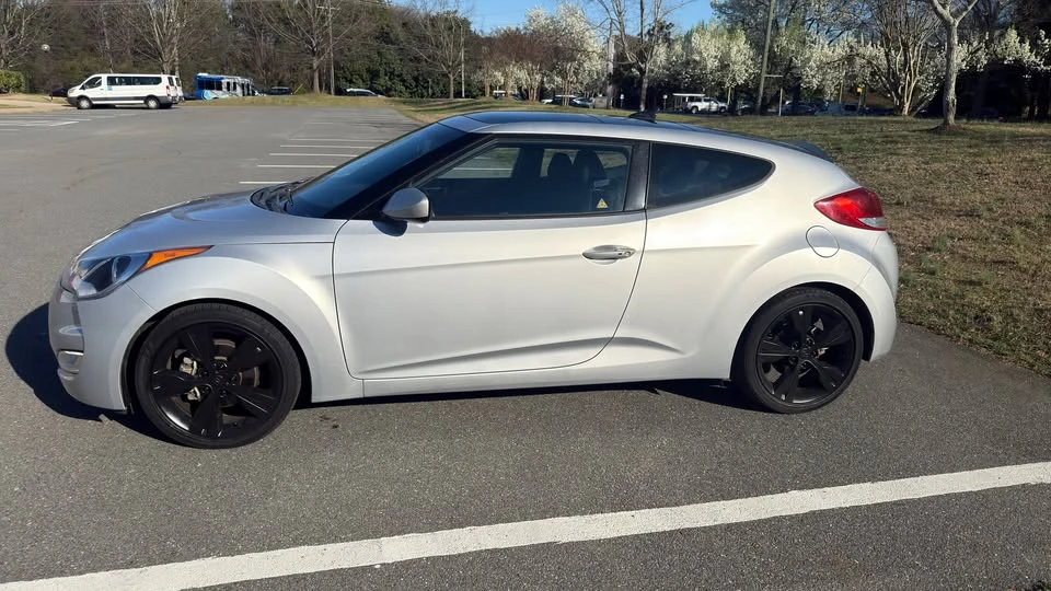 2017 Hyundai Veloster - Image 2 of 9