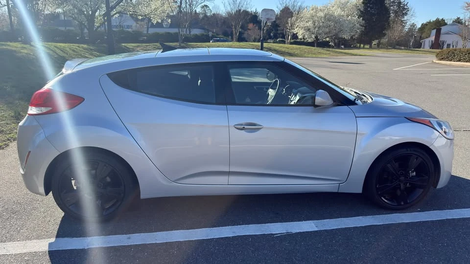 2017 Hyundai Veloster - Image 4 of 9