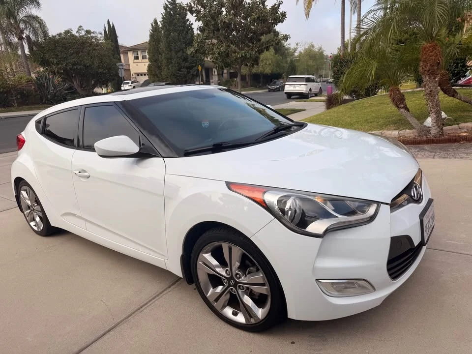 2017 Hyundai Veloster - Image 2 of 14