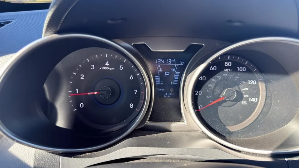 2017 Hyundai Veloster - Image 6 of 9