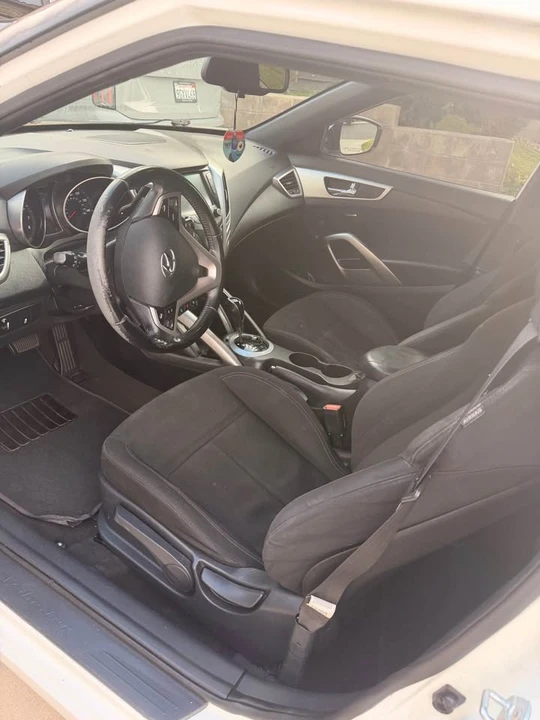 2017 Hyundai Veloster - Image 12 of 14