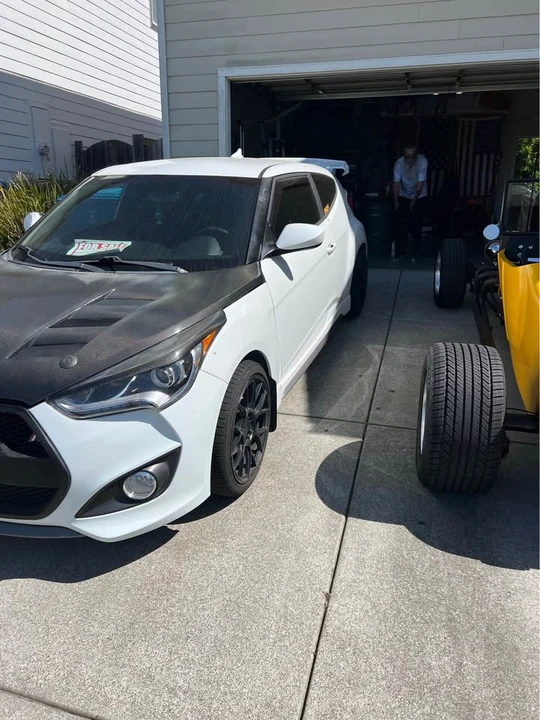 2017 Hyundai Veloster - Image 10 of 12