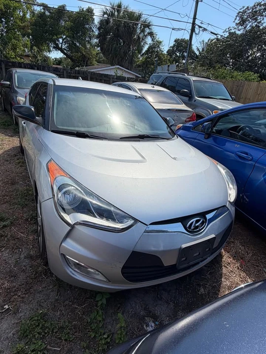 2017 Hyundai Veloster - Image 4 of 5