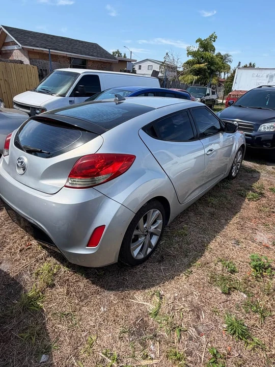 2017 Hyundai Veloster - Image 3 of 5