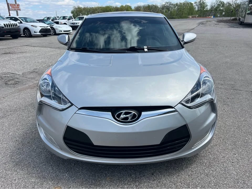 2017 Hyundai Veloster - Image 2 of 19
