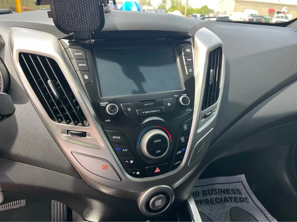 2017 Hyundai Veloster - Image 15 of 19