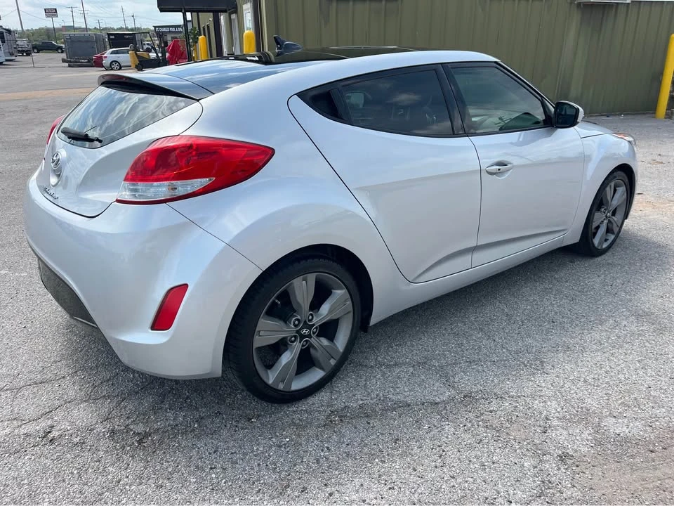 2017 Hyundai Veloster - Image 3 of 19