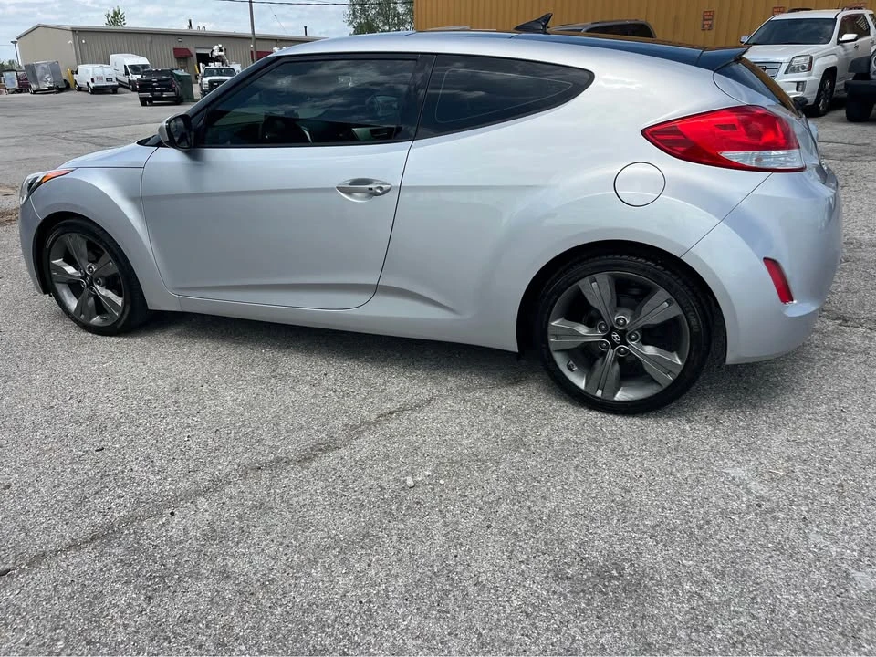 2017 Hyundai Veloster - Image 8 of 19