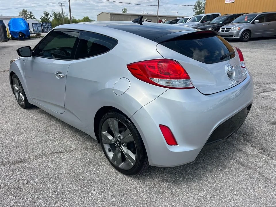 2017 Hyundai Veloster - Image 7 of 19