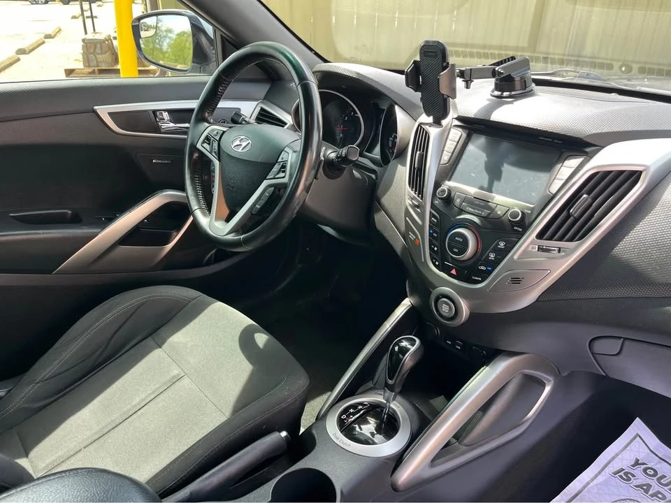 2017 Hyundai Veloster - Image 14 of 19