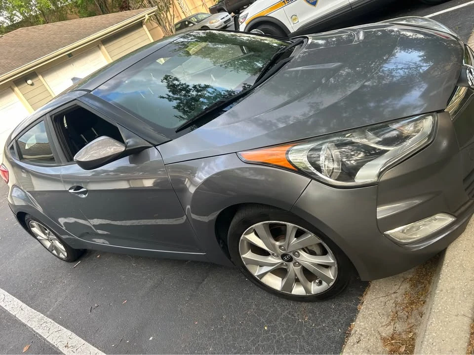 2017 Hyundai Veloster - Image 2 of 14