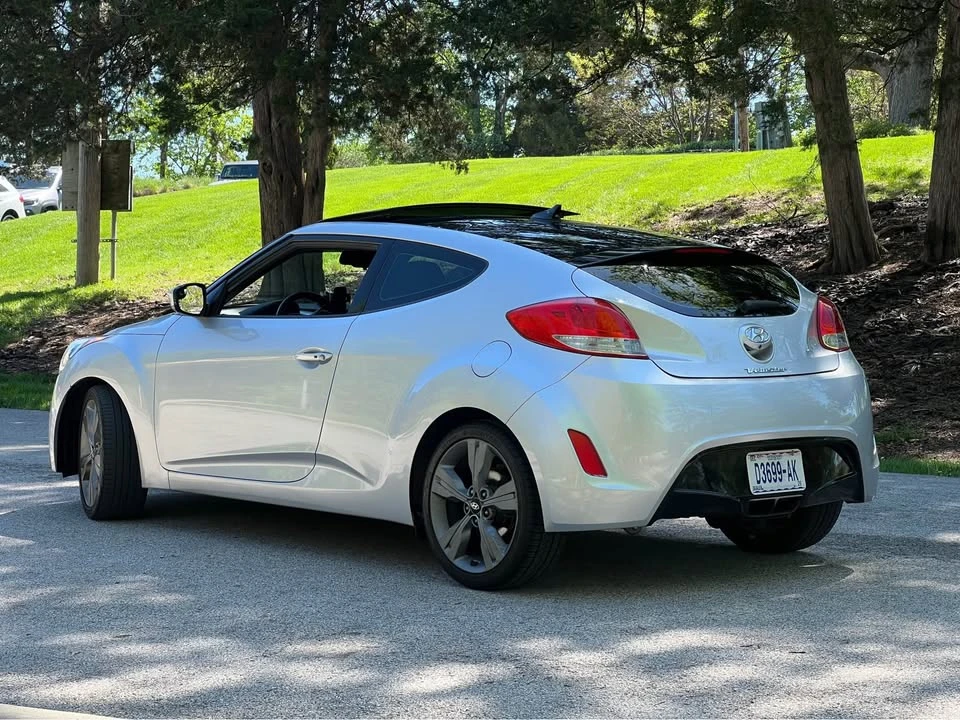 2017 Hyundai Veloster - Image 4 of 11