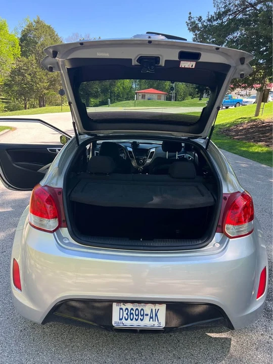 2017 Hyundai Veloster - Image 8 of 11
