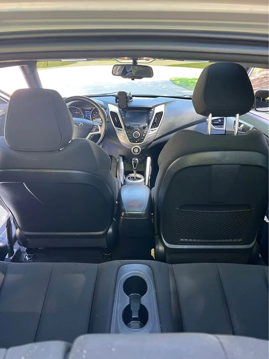 2017 Hyundai Veloster - Image 10 of 11