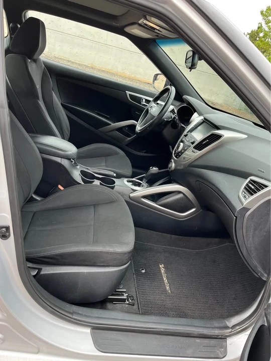 2017 Hyundai Veloster - Image 12 of 20