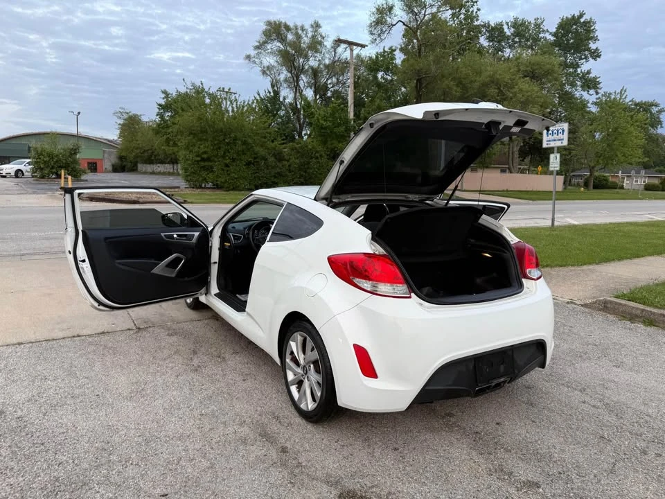 2017 Hyundai Veloster - Image 11 of 20