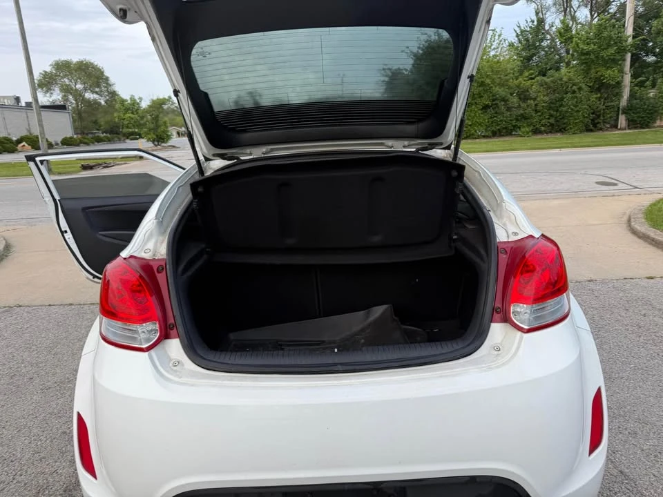 2017 Hyundai Veloster - Image 10 of 20