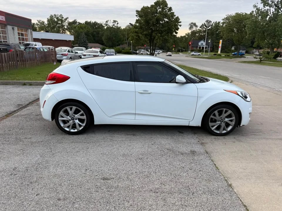 2017 Hyundai Veloster - Image 9 of 20