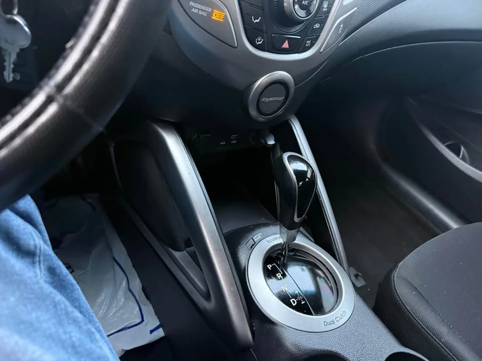 2017 Hyundai Veloster - Image 17 of 20