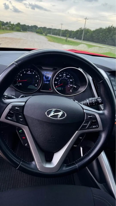 2017 Hyundai Veloster - Image 15 of 20