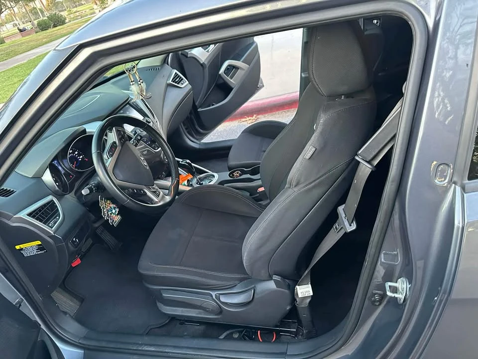 2017 Hyundai Veloster - Image 9 of 12