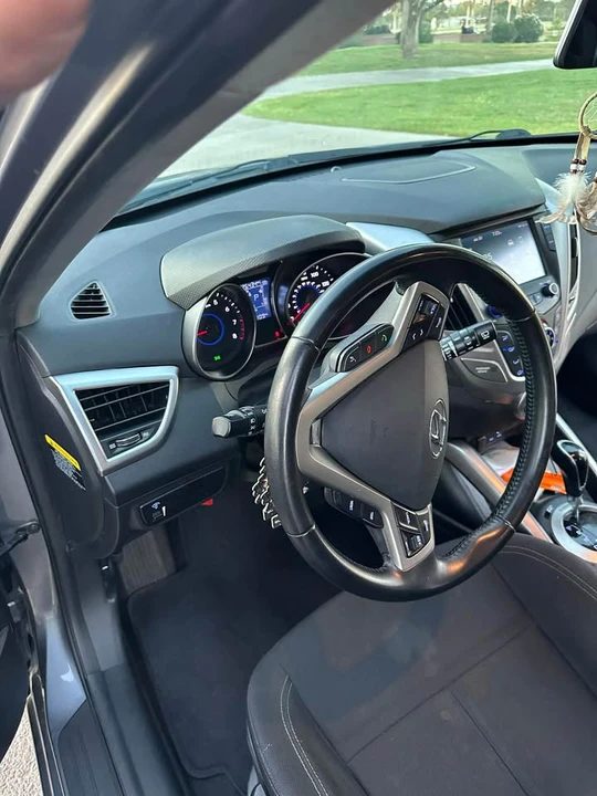 2017 Hyundai Veloster - Image 10 of 12