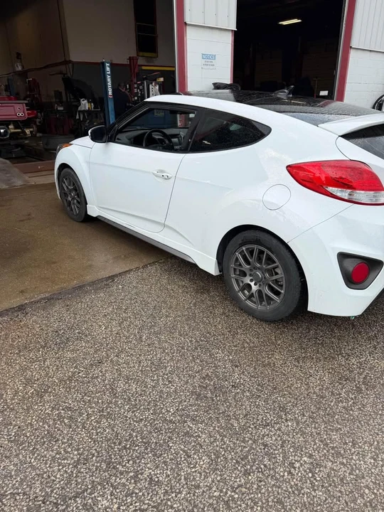 2017 Hyundai Veloster - Image 3 of 4