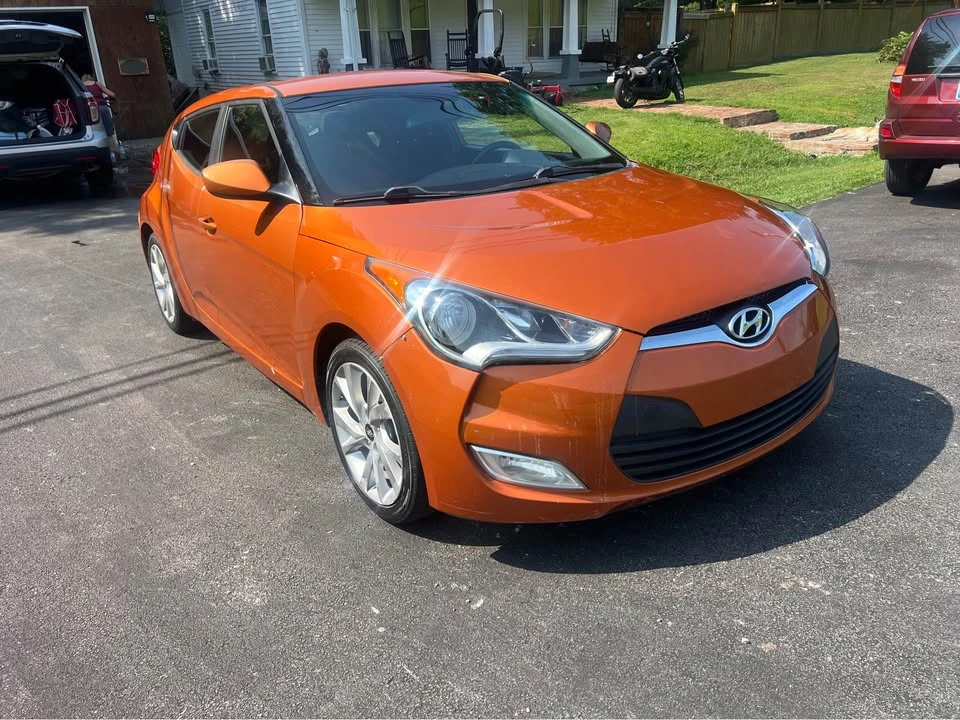 2017 Hyundai Veloster - Image 2 of 13