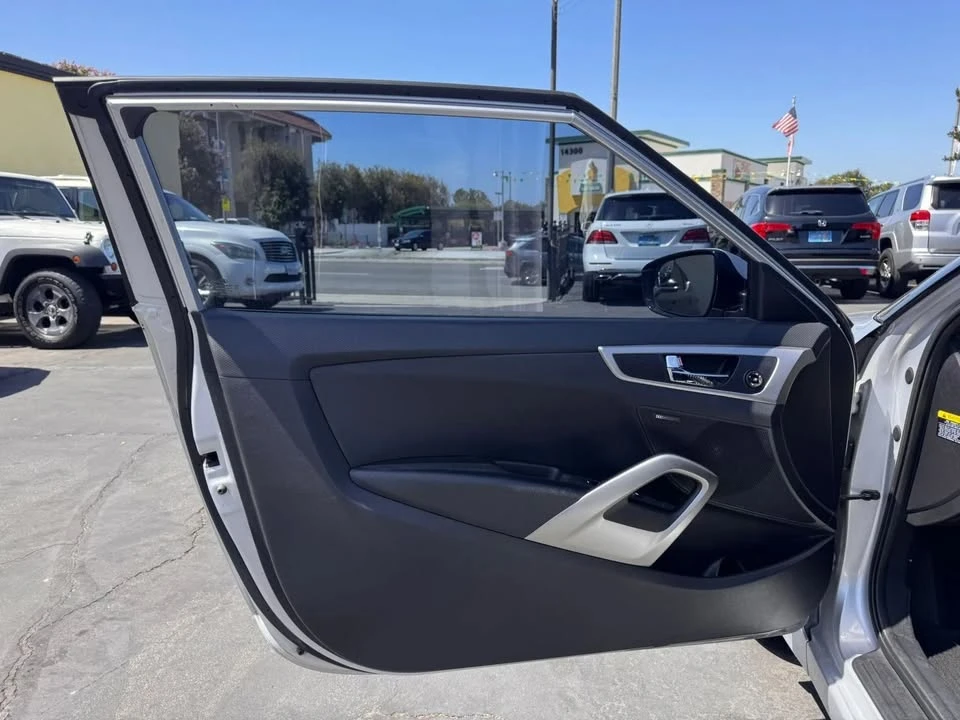 2017 Hyundai Veloster - Image 9 of 19