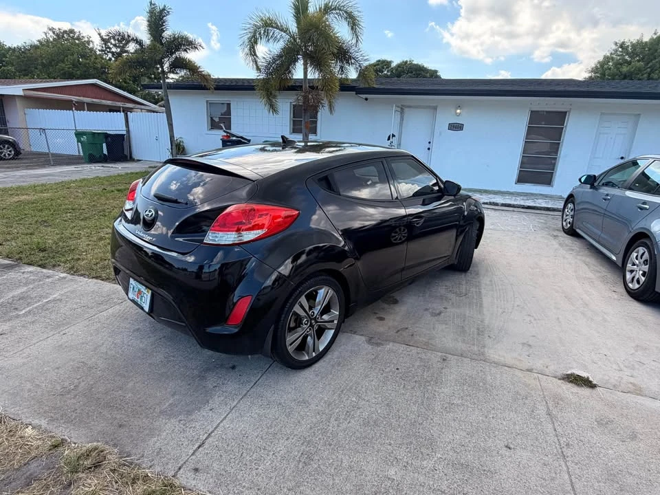 2017 Hyundai Veloster - Image 4 of 15