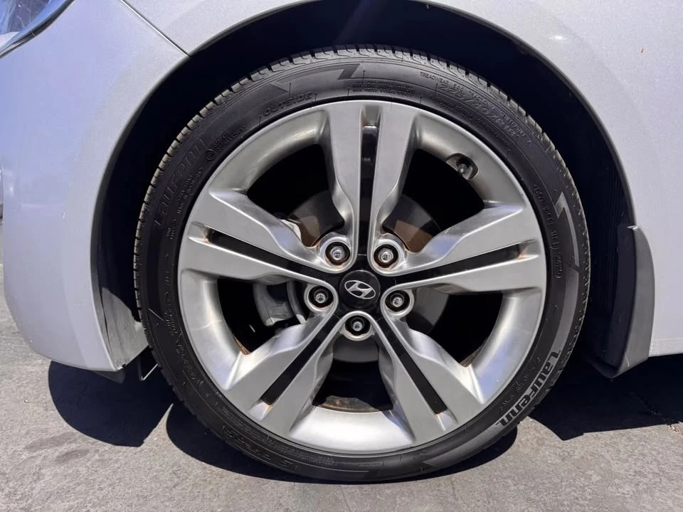 2017 Hyundai Veloster - Image 8 of 19