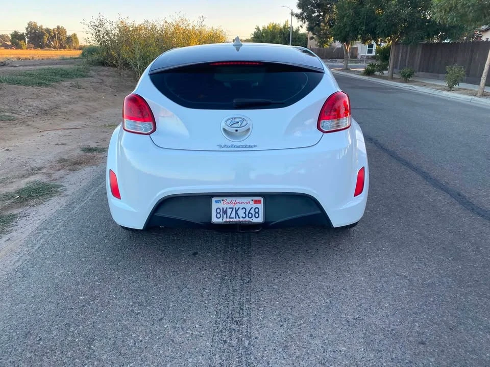 2017 Hyundai Veloster - Image 8 of 11
