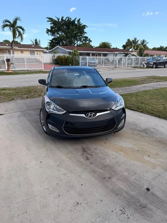 2017 Hyundai Veloster - Image 2 of 15