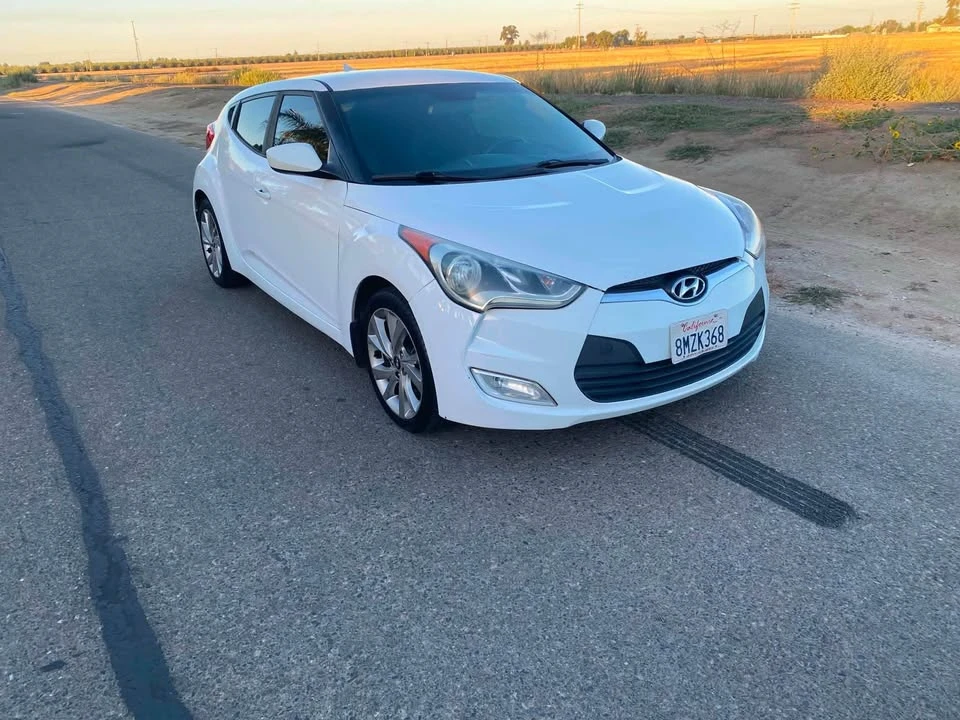 2017 Hyundai Veloster - Image 4 of 11
