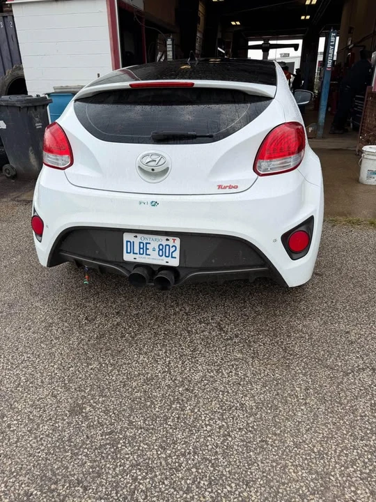 2017 Hyundai Veloster - Image 2 of 4