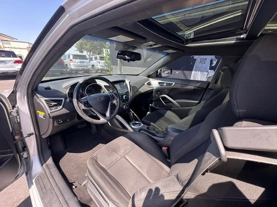 2017 Hyundai Veloster - Image 10 of 19