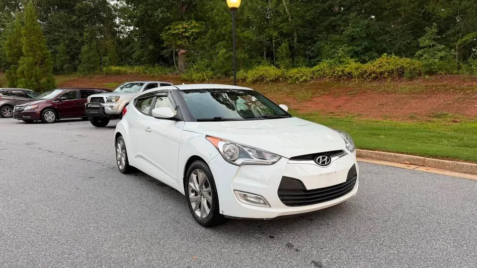 2017 Hyundai Veloster - Image 2 of 10