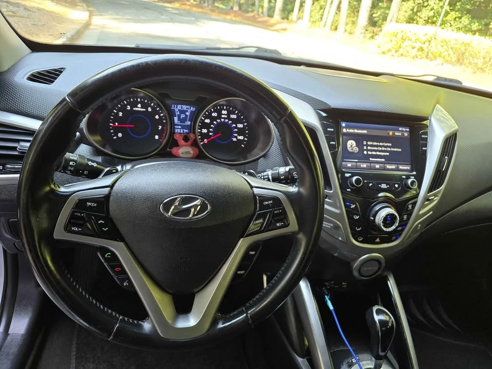 2017 Hyundai Veloster - Image 15 of 18