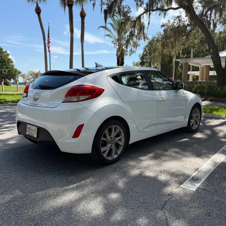 2017 Hyundai Veloster - Image 2 of 20
