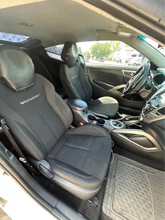 2017 Hyundai Veloster - Image 6 of 12