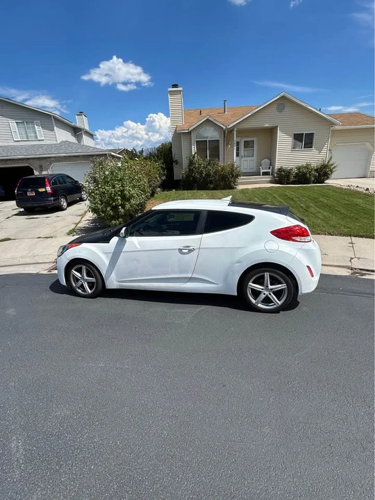 2017 Hyundai Veloster - Image 11 of 12