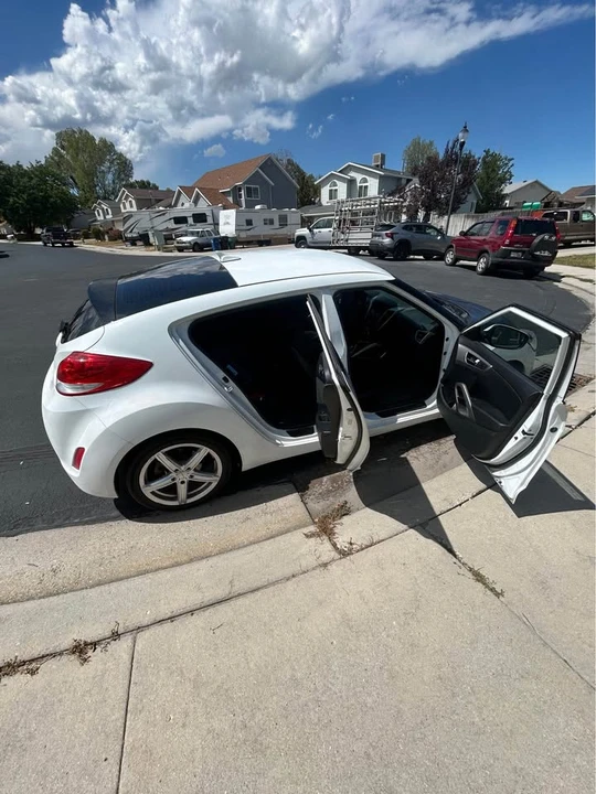 2017 Hyundai Veloster - Image 5 of 12