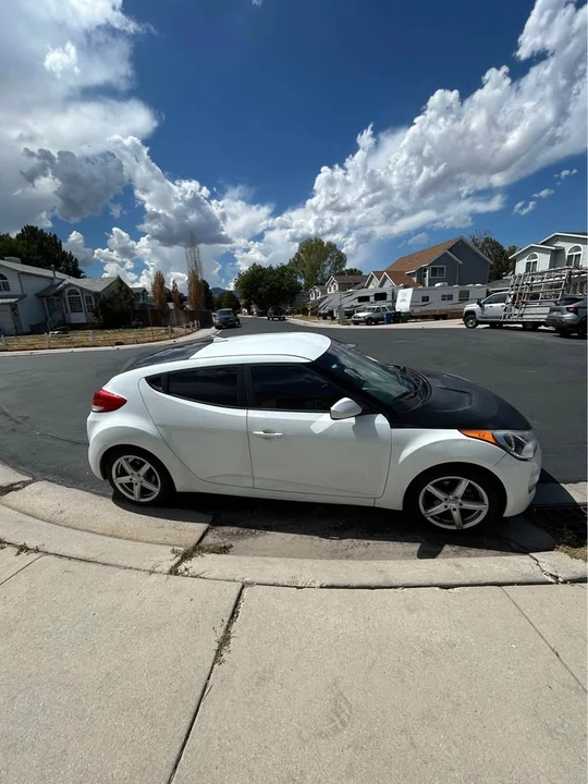 2017 Hyundai Veloster - Image 8 of 12